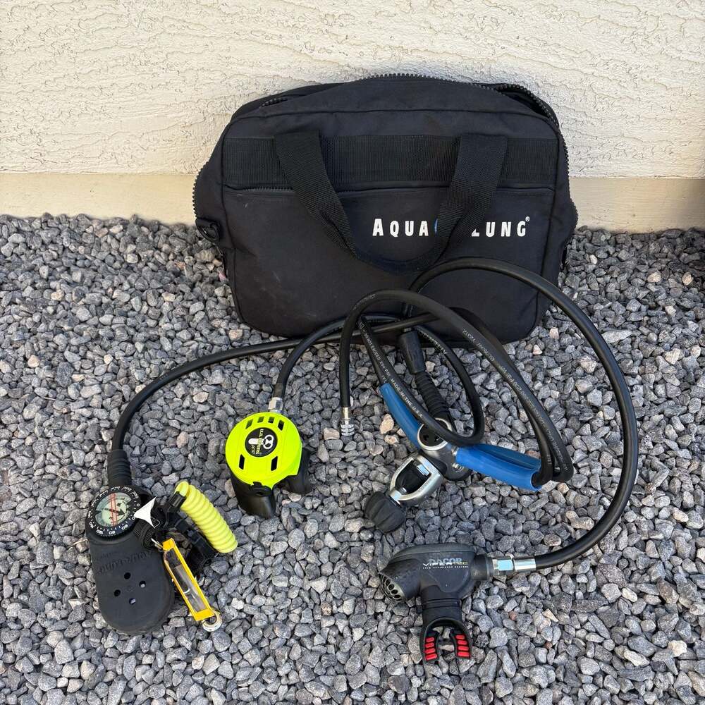 Dacor Viper Tec Scuba Regulator Set with US Divers Octo and Aqua Lung Bag